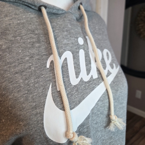 NWT Nike Women's Heather Gray Hoodie - Picture 3 of 7